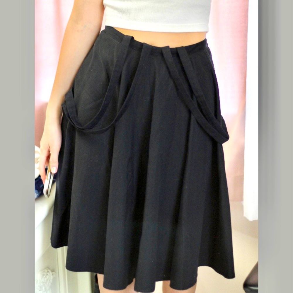 Burberry black pleated Y2K knee length skirt!
